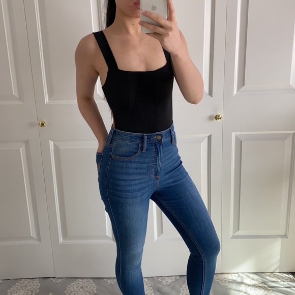 AIRY - Black Sleeveless Cut-Out Back Bodysuit - Picture 4 of 9